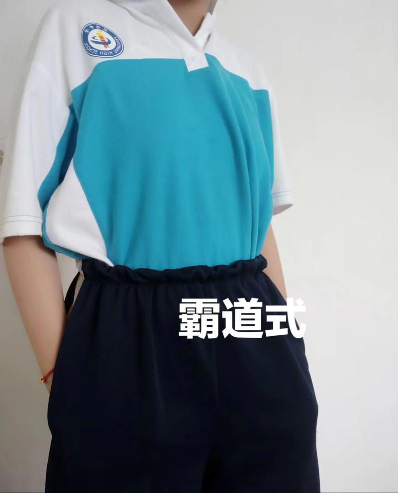 鳳鳴中學(xué)校服的22種高顏值穿法 學(xué)會(huì)這些，你也能成為校園時(shí)尚達(dá)人